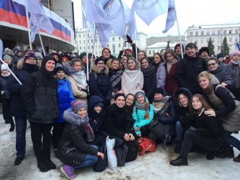 Студенты СГМУ приняли участие в праздничном митинге в честь  годовщины воссоединения Крыма и России